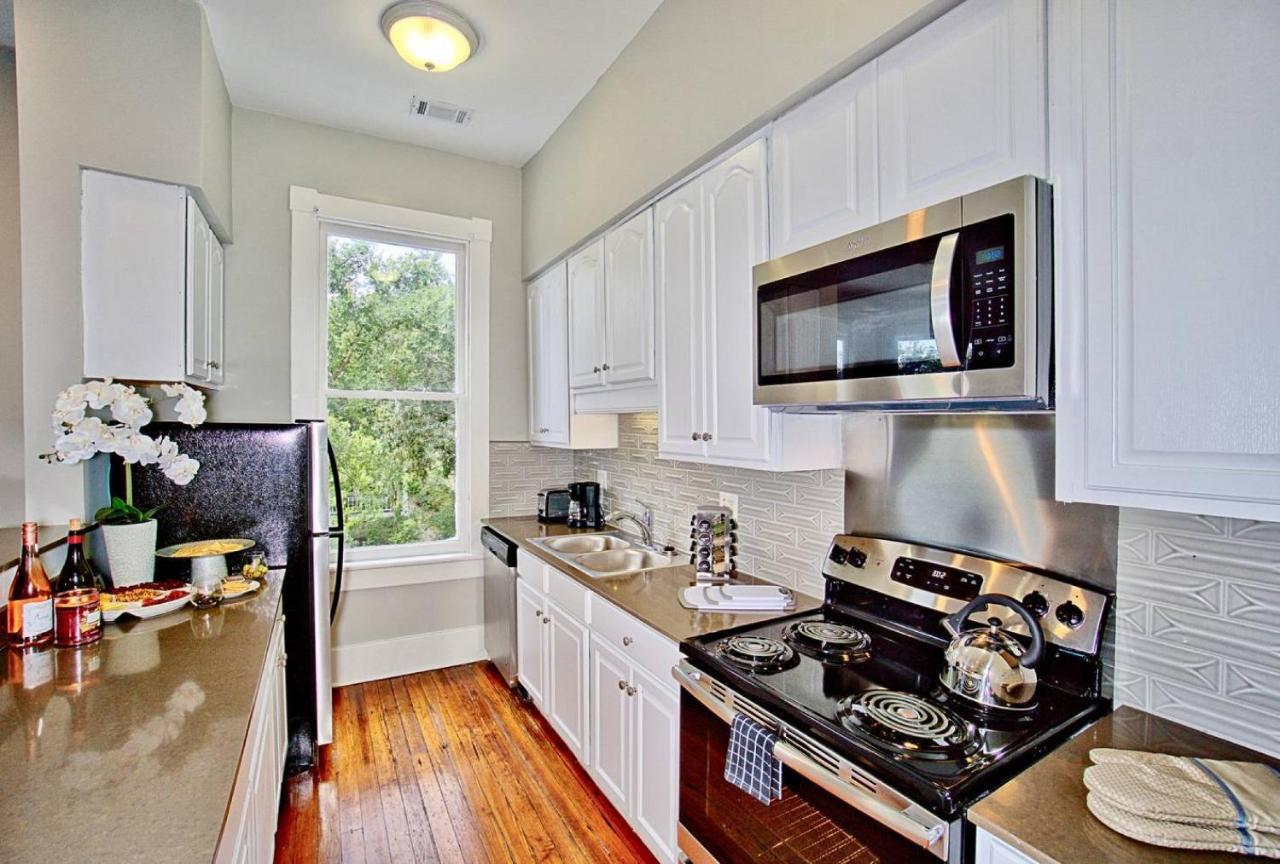 2 Bedroom Renovated Townhouse In Downtown Savannah Exterior foto