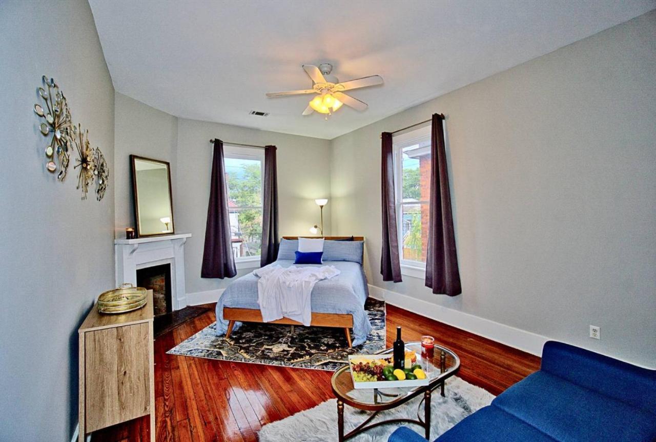 2 Bedroom Renovated Townhouse In Downtown Savannah Exterior foto
