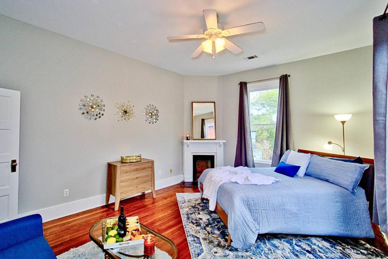 2 Bedroom Renovated Townhouse In Downtown Savannah Exterior foto