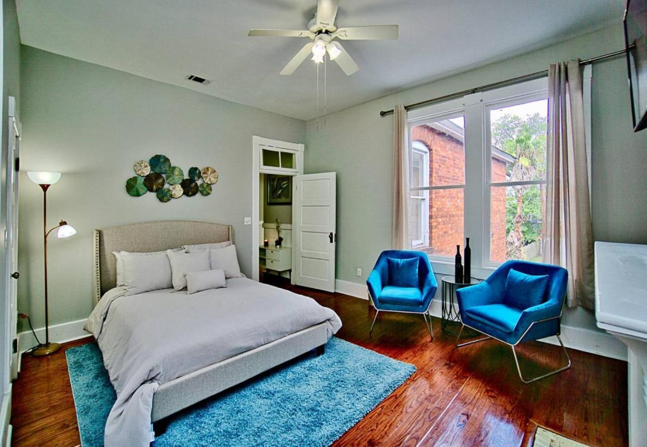 2 Bedroom Renovated Townhouse In Downtown Savannah Exterior foto